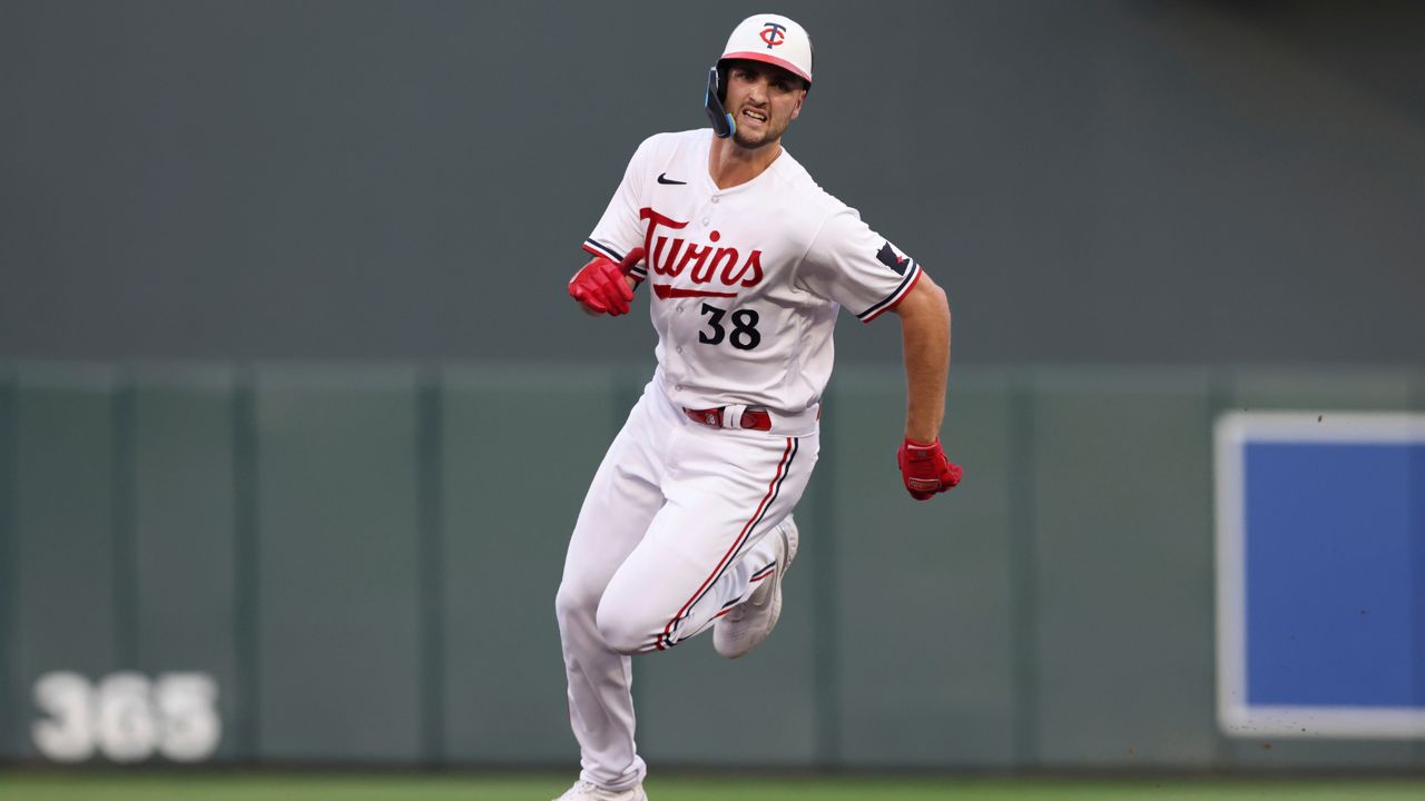 Twins rout Rangers 12-2