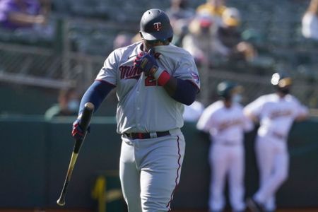 A's set to sign Mitch Moreland, an experienced left-handed bat