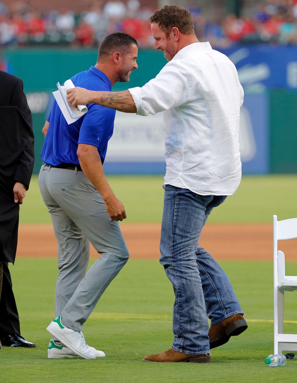 Hamilton inducted into Rangers hall in 1st trip back to park