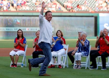 Ex-MLB slugger Josh Hamilton reveals conversation with God led him to  retirement