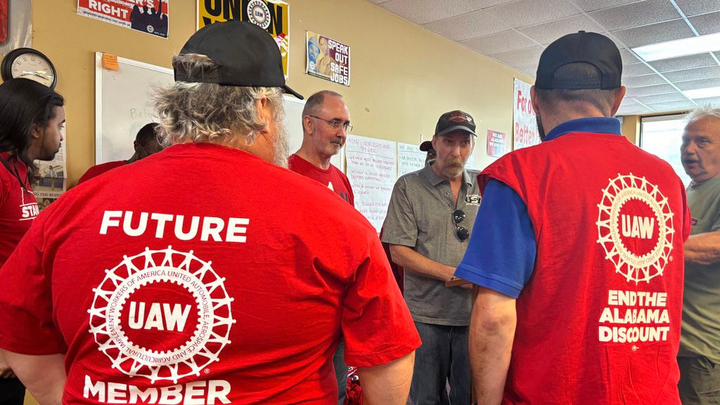 UAW alleges worker intimidation re: Mercedes union vote