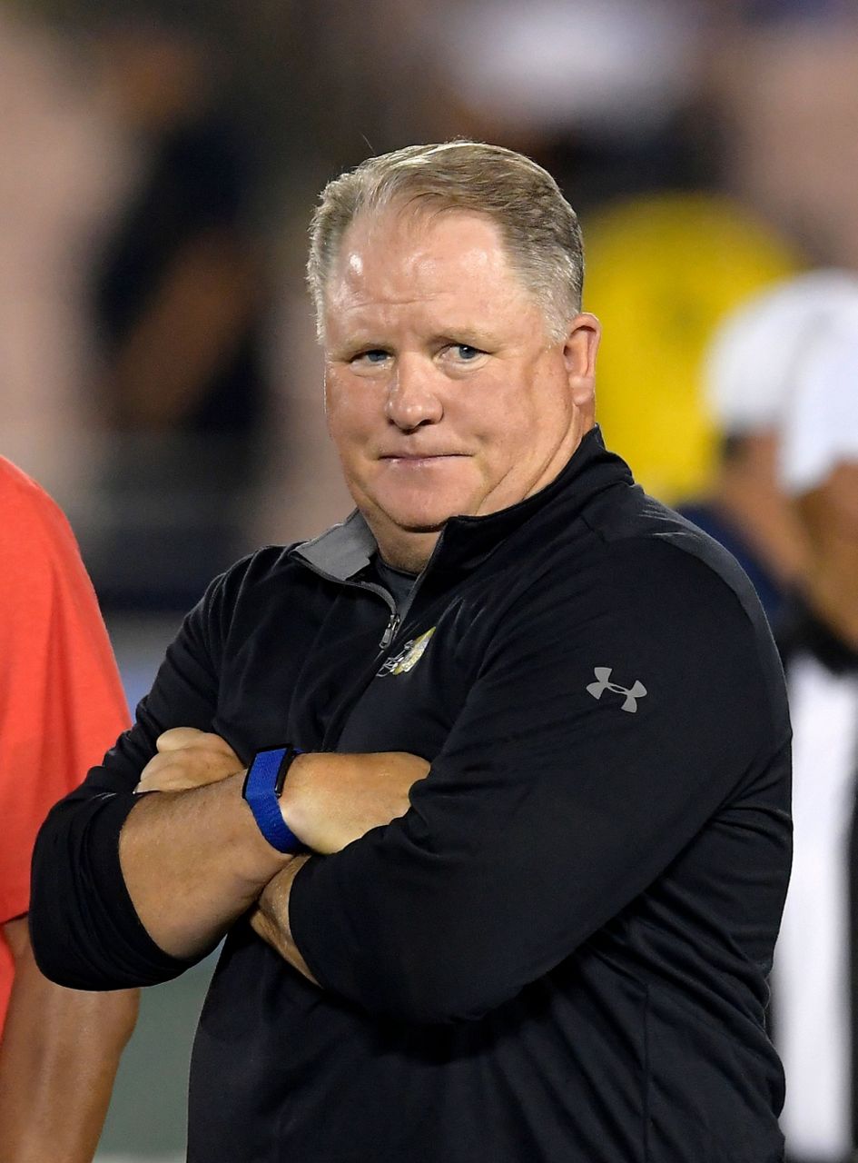 Chip Kelly Salary Ucla | UCLA signs Chip Kelly to five-year deal to ...
