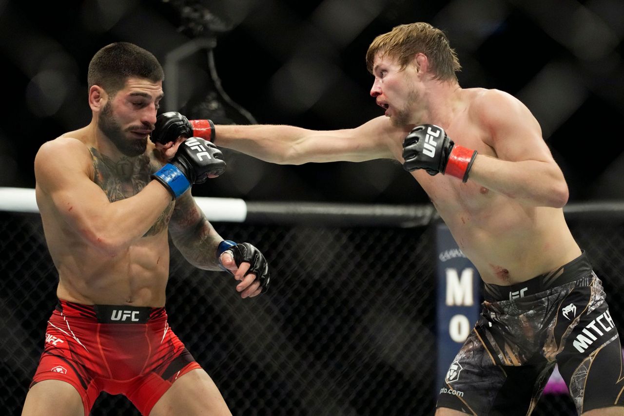 Light heavyweight title remains vacant after draw in UFC 282