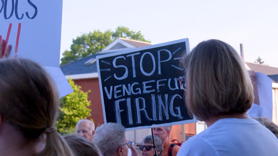 Around a hundred people came to show their support at the picket, which occurred outside the UH Management Services Center. 