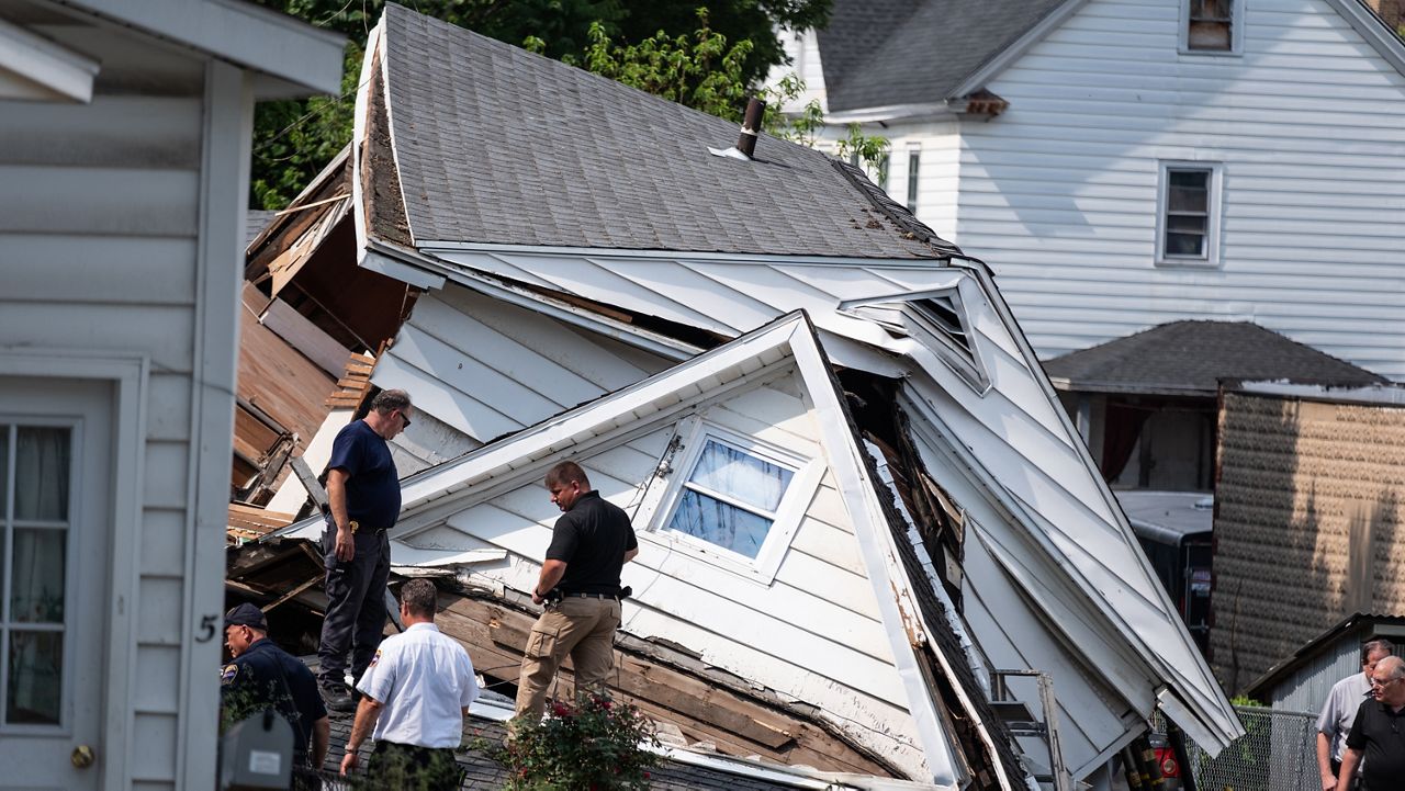 syracuse collapsed house