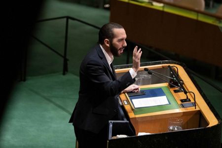 With Selfie El Salvador S Leader Urges Un To Embrace Tech