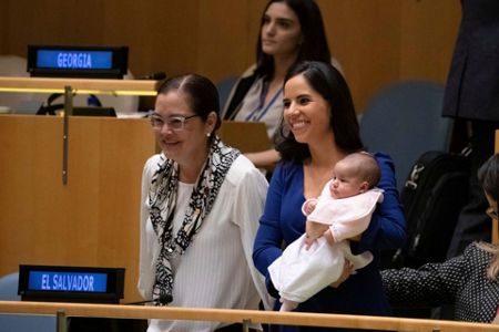 With Selfie El Salvador S Leader Urges Un To Embrace Tech