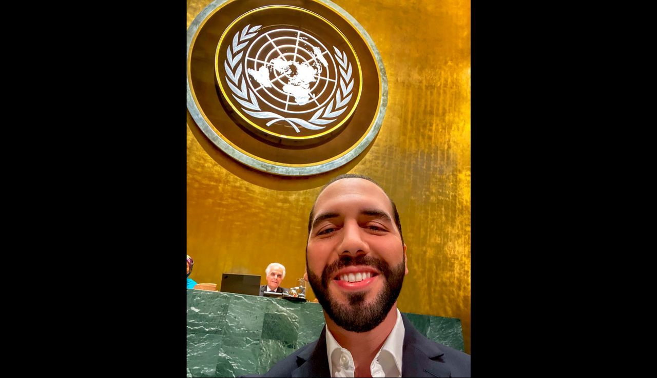 With Selfie El Salvador S Leader Urges Un To Embrace Tech