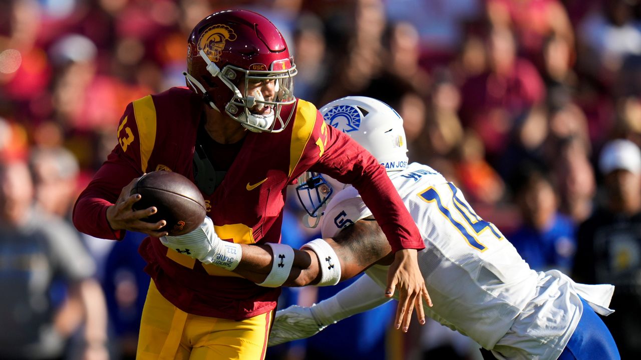 Heisman winner Caleb Williams throws 4 TD passes in USC win