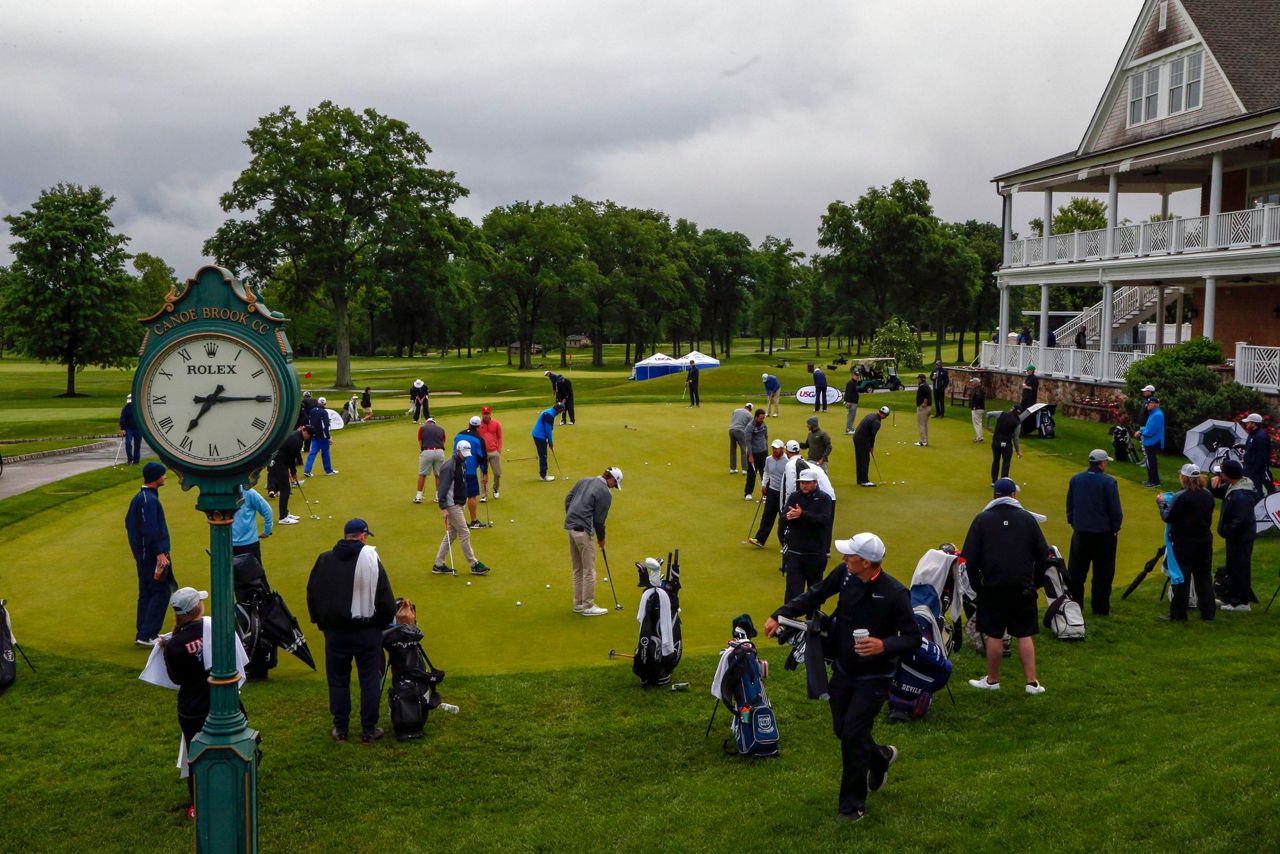 Adam Scott narrowly makes it through US Open qualifying