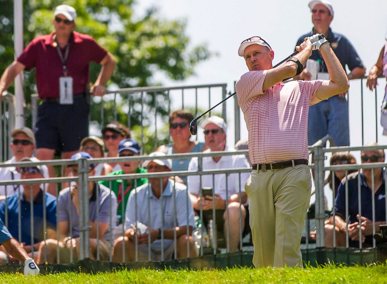 Steve Stricker increases lead to 6 shots in US Senior Open