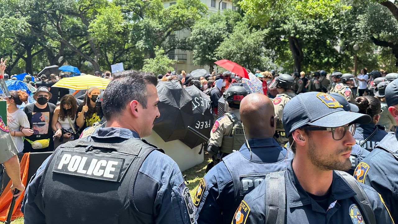 Police break up a pro-Palestinian protest on the University of Texas at Austin campus in this image from April 29, 2024. (Spectrum News/Dylan Scott)