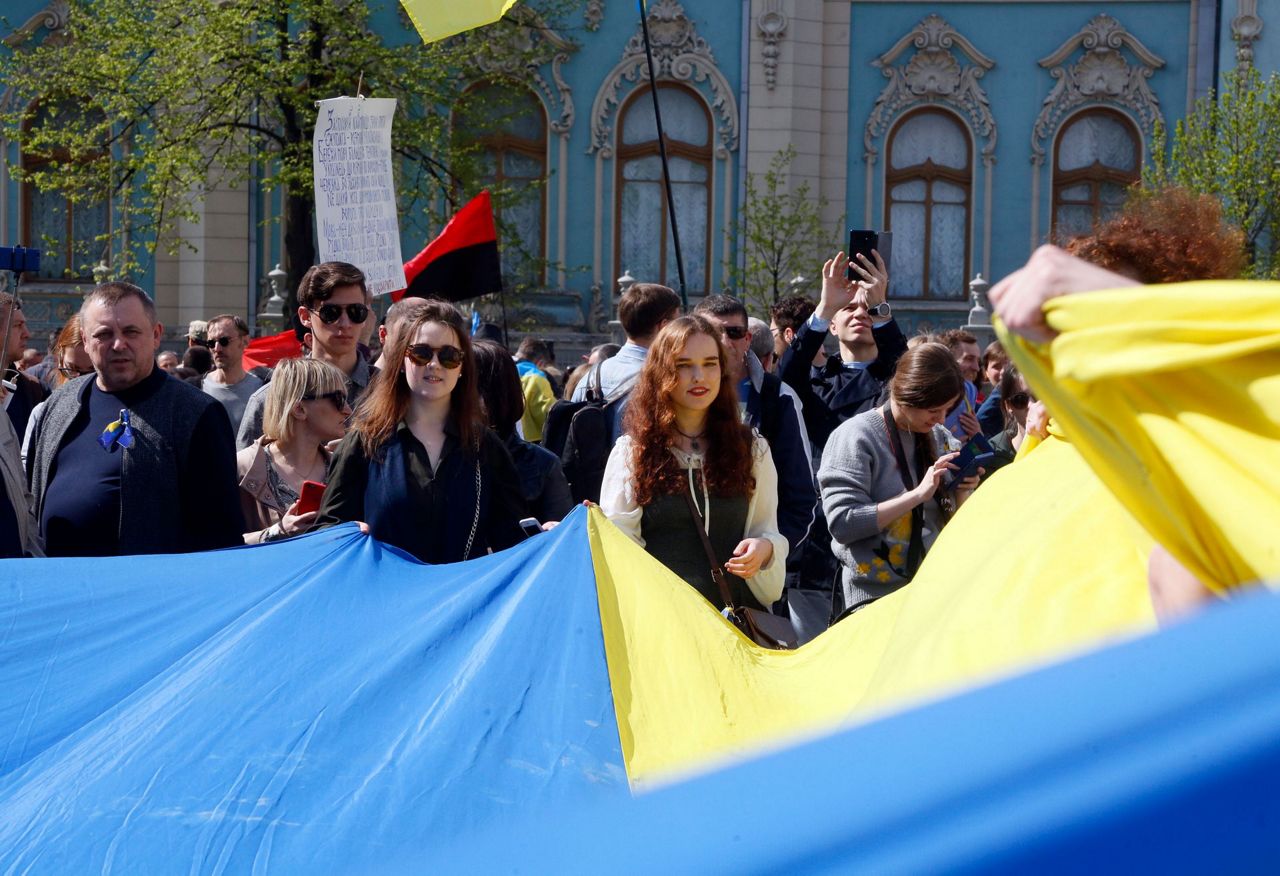 ukraine-s-parliament-adopts-controversial-language-bill