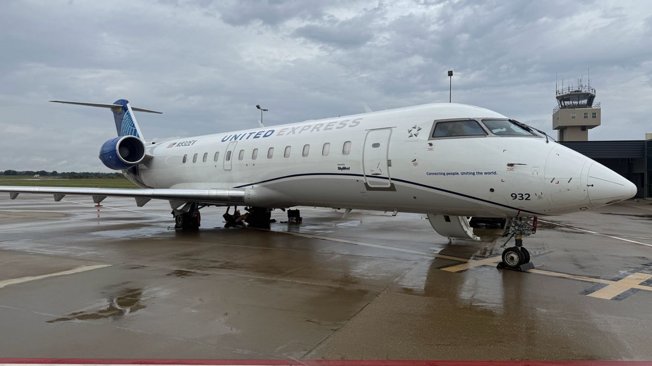 Owensboro airport launches United Express flights