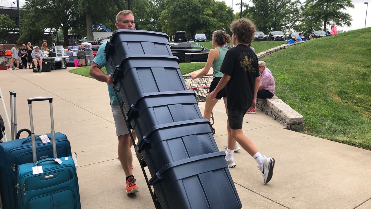 Thousands of students move in at University of Kentucky