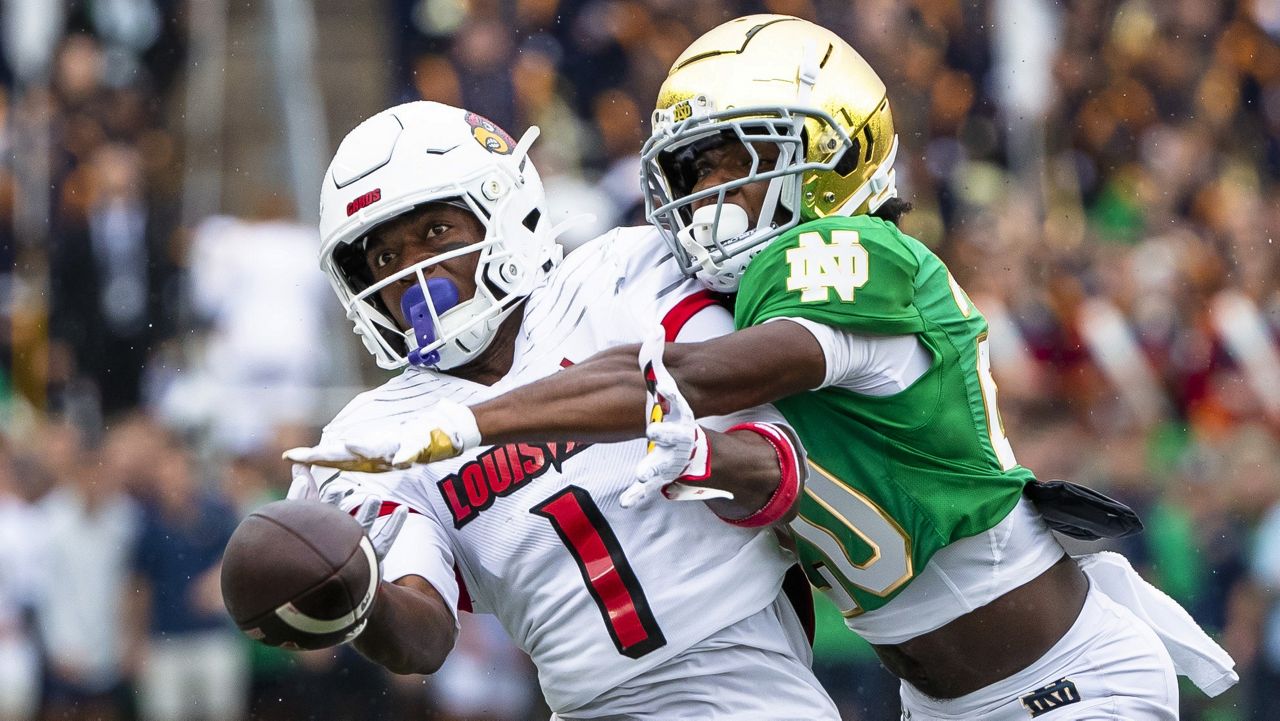 No. 16 Notre Dame holds off No. 15 Louisville comeback for 31-24 victory