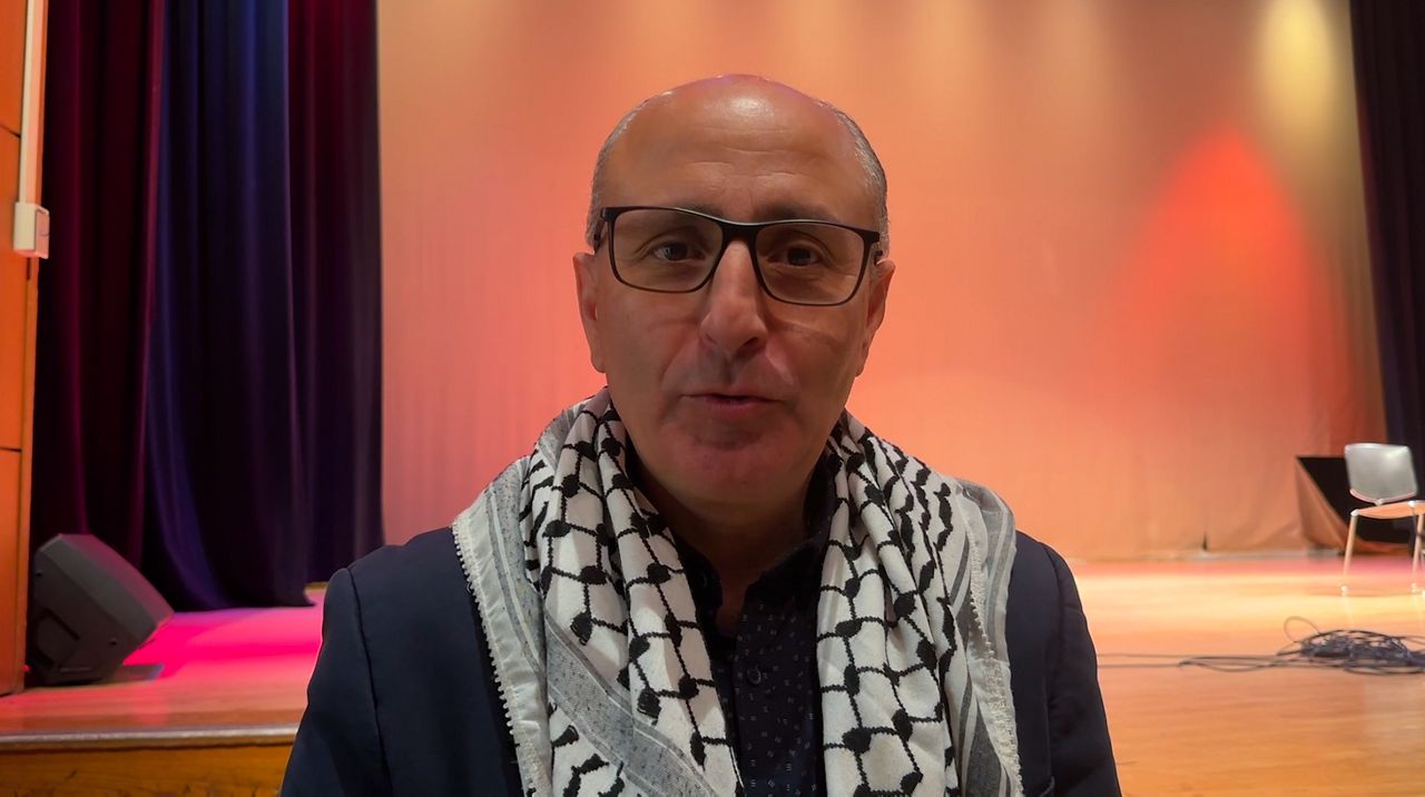Kharoufeh said the dance troupes unites Palestinian people of Christian and Muslim faith.