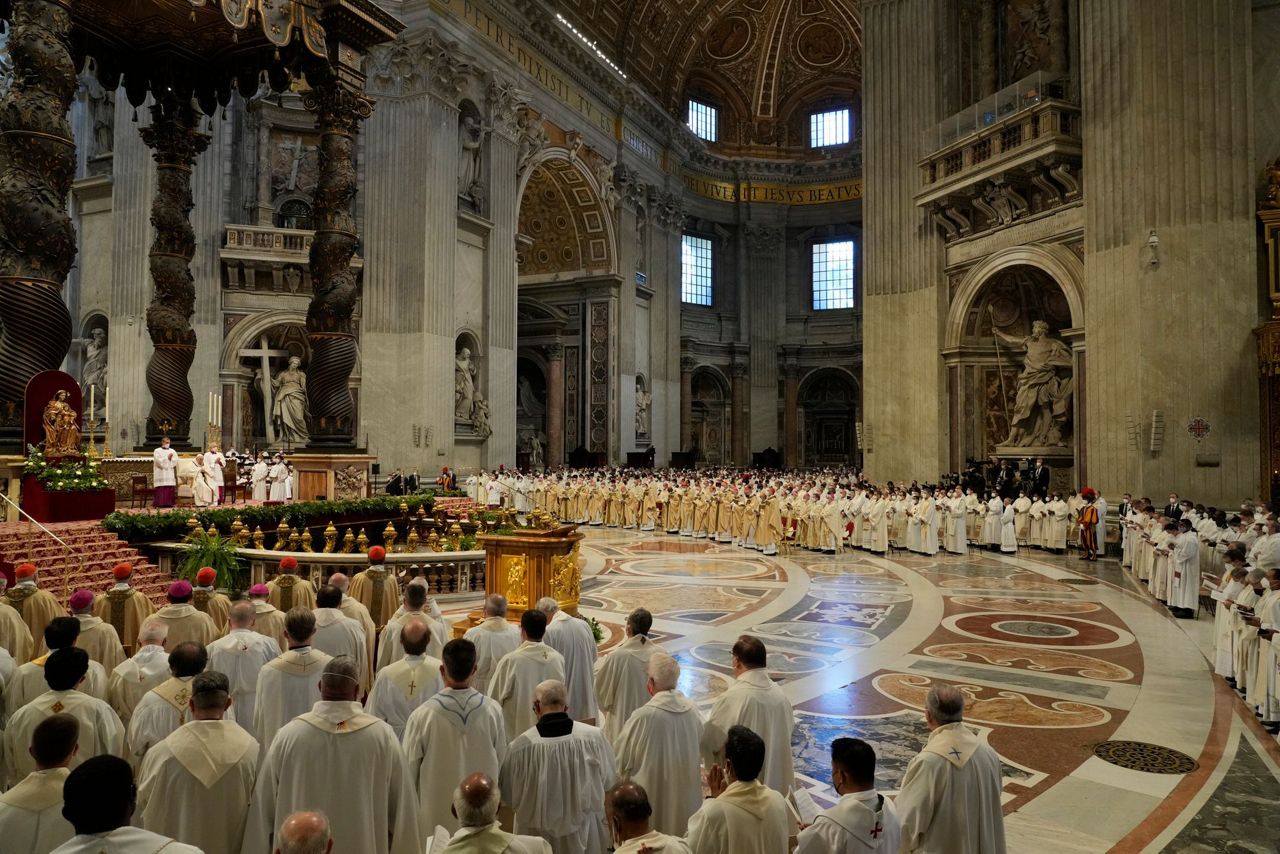 Pope marks Holy Thursday ahead of prison feet-washing ritual