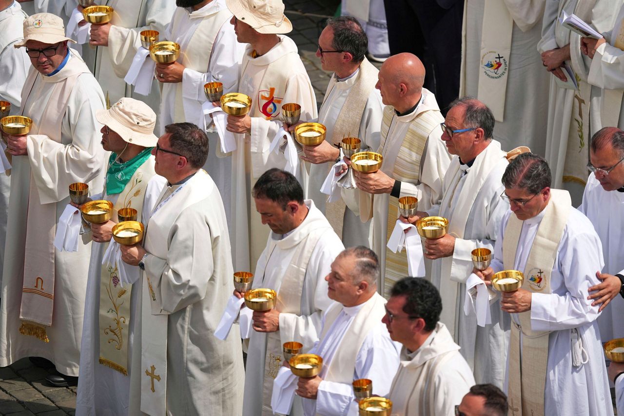 Catholic faithful pay respects to Pope Francis as his tomb opens to the ...