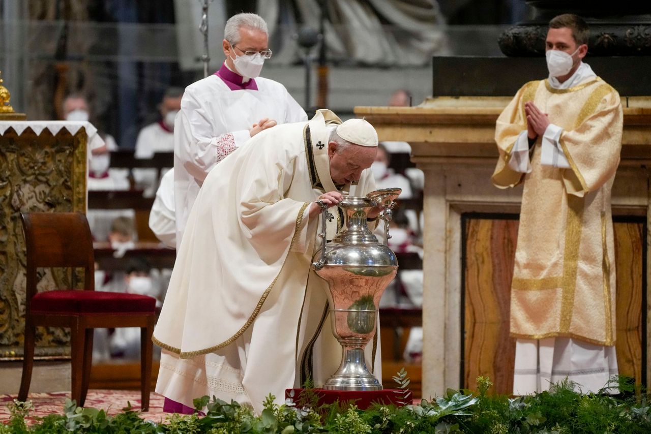 Pope marks Holy Thursday ahead of prison feet-washing ritual
