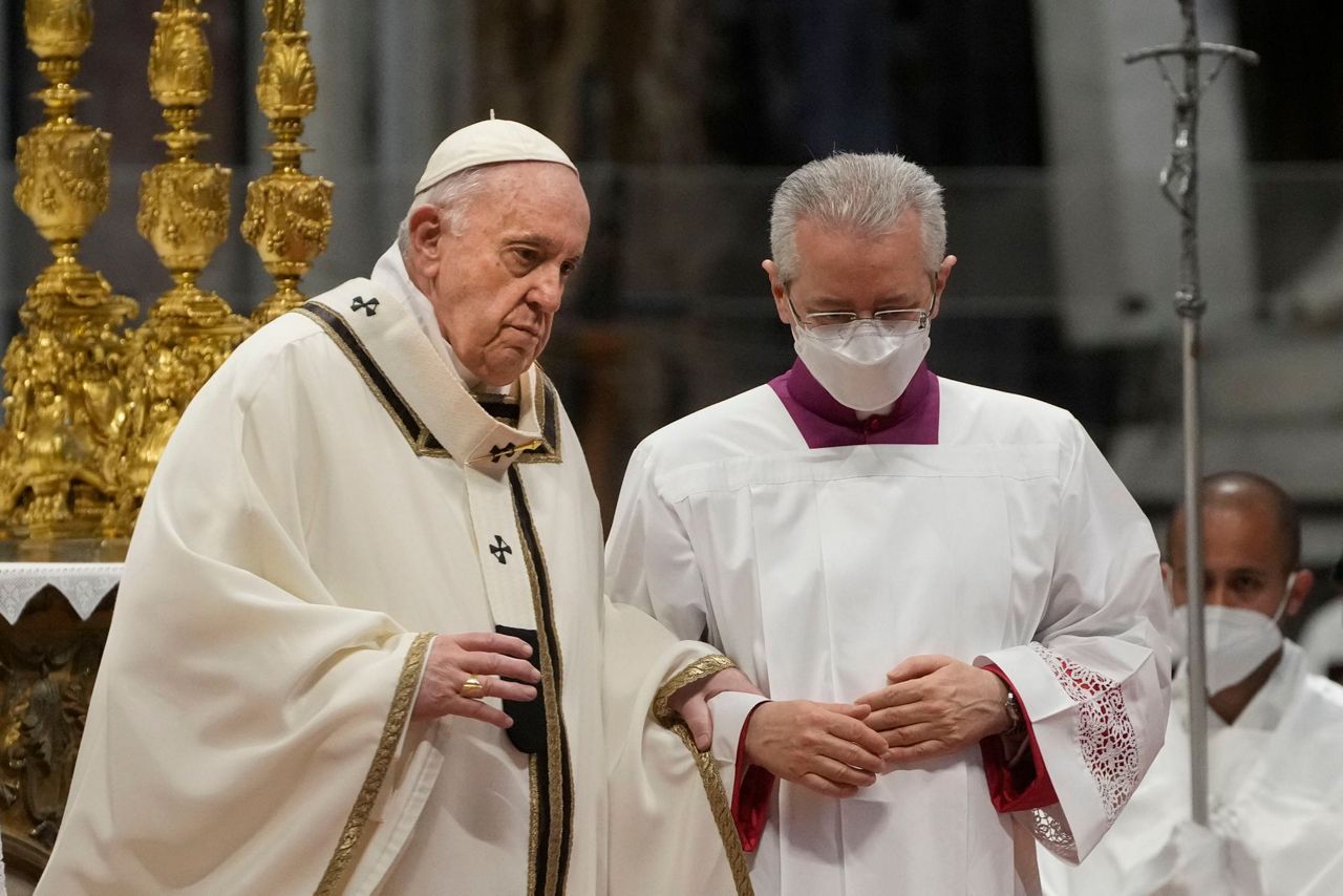 Pope marks Holy Thursday ahead of prison feet-washing ritual