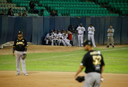 Crisis throws curve ball at opening of Venezuelan baseball