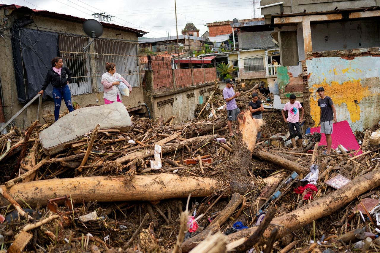 Ураган идалия сейчас. Стихийные бедствия и человек. Ураган катрина 2005 новый орлеан последствия. Последствия урагана жертвы. Ураган харви.
