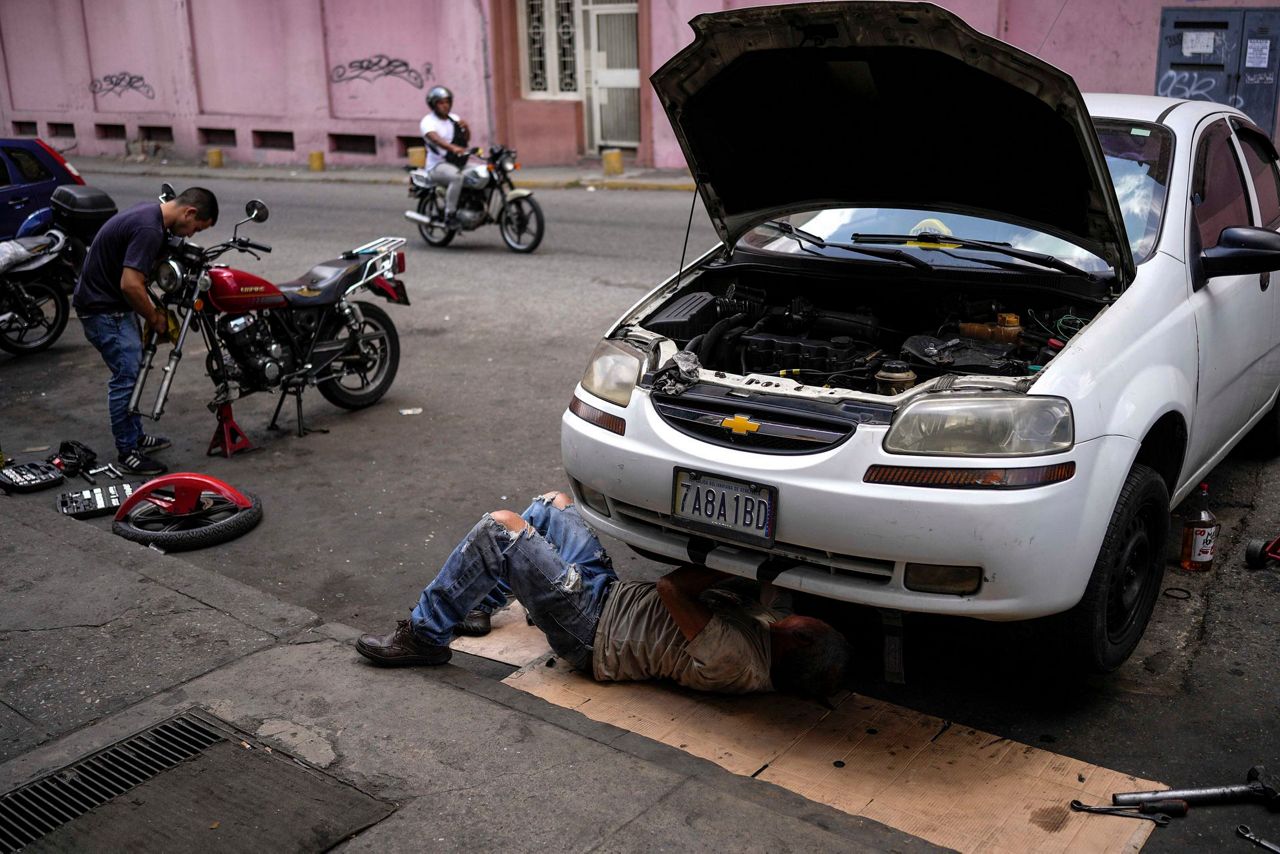 On Venezuelan roads, old cars prevail, break down everywhere