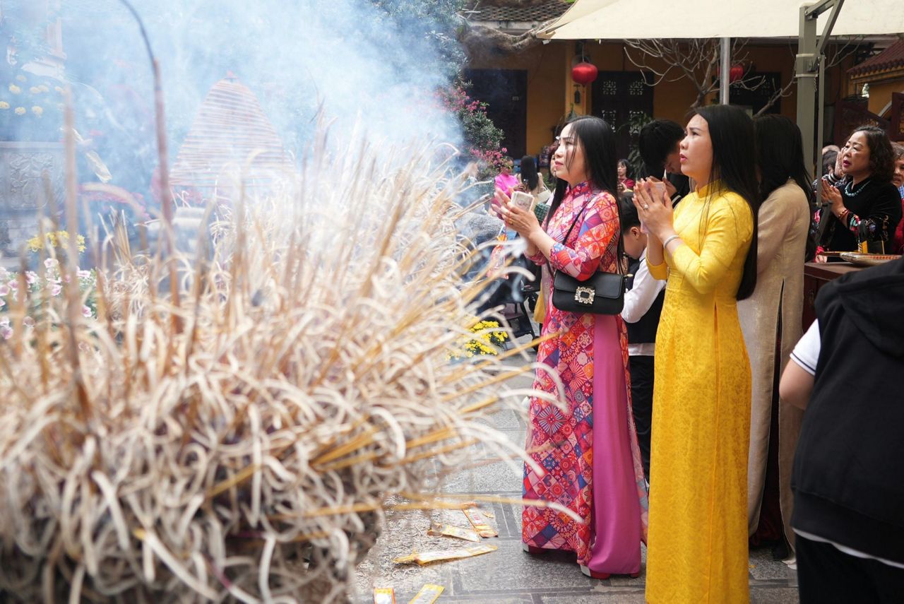 Lunar New Year prayers and festivities usher in the Year of the Horse