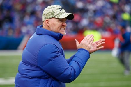 Bills dig themselves out of snow to make trip to Detroit