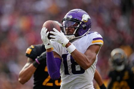 LANDOVER, MD - NOVEMBER 06: Minnesota Vikings running back Dalvin Cook (4)  reacts after a touchdown during the NFL game between the Minnesota Vikings  and the Washington Commanders on November 6, 2022