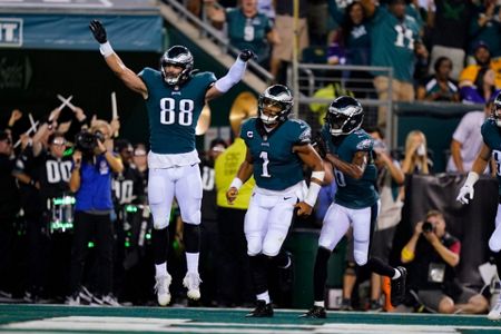 Eagles counting on trio of 'Batman' receivers vs. Vikings