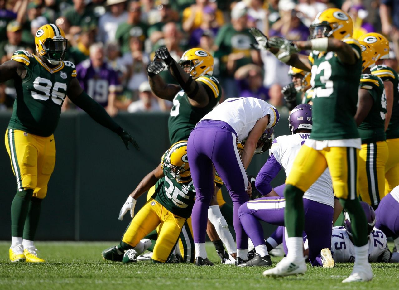 Vikings cut rookie kicker Carlson after 3 missed FGs in tie