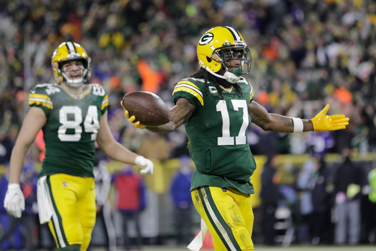 Packers rout Vikings 37-10 in cold to take NFC's No. 1 seed