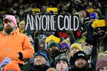 Packers rout Vikings 37-10 in cold to take NFC's No. 1 seed