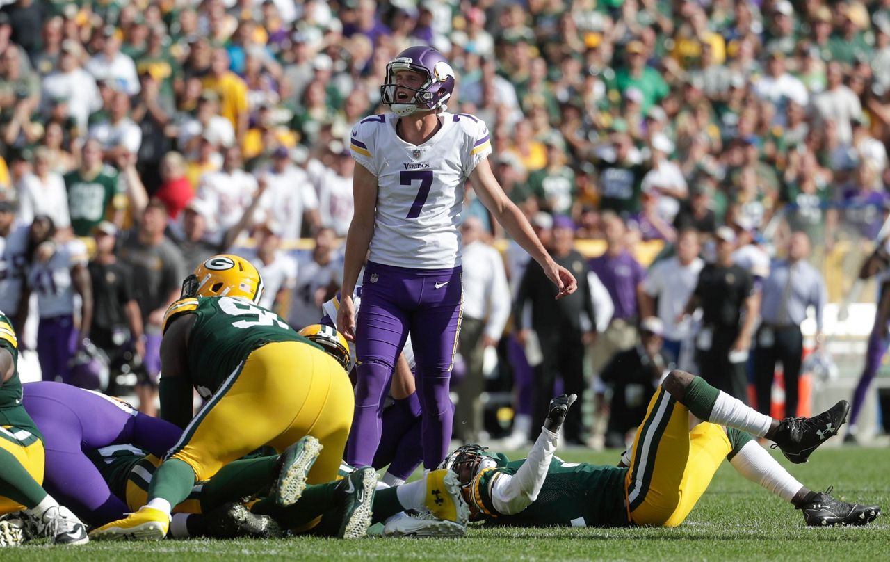 Vikings cut rookie kicker Carlson after 3 missed FGs in tie