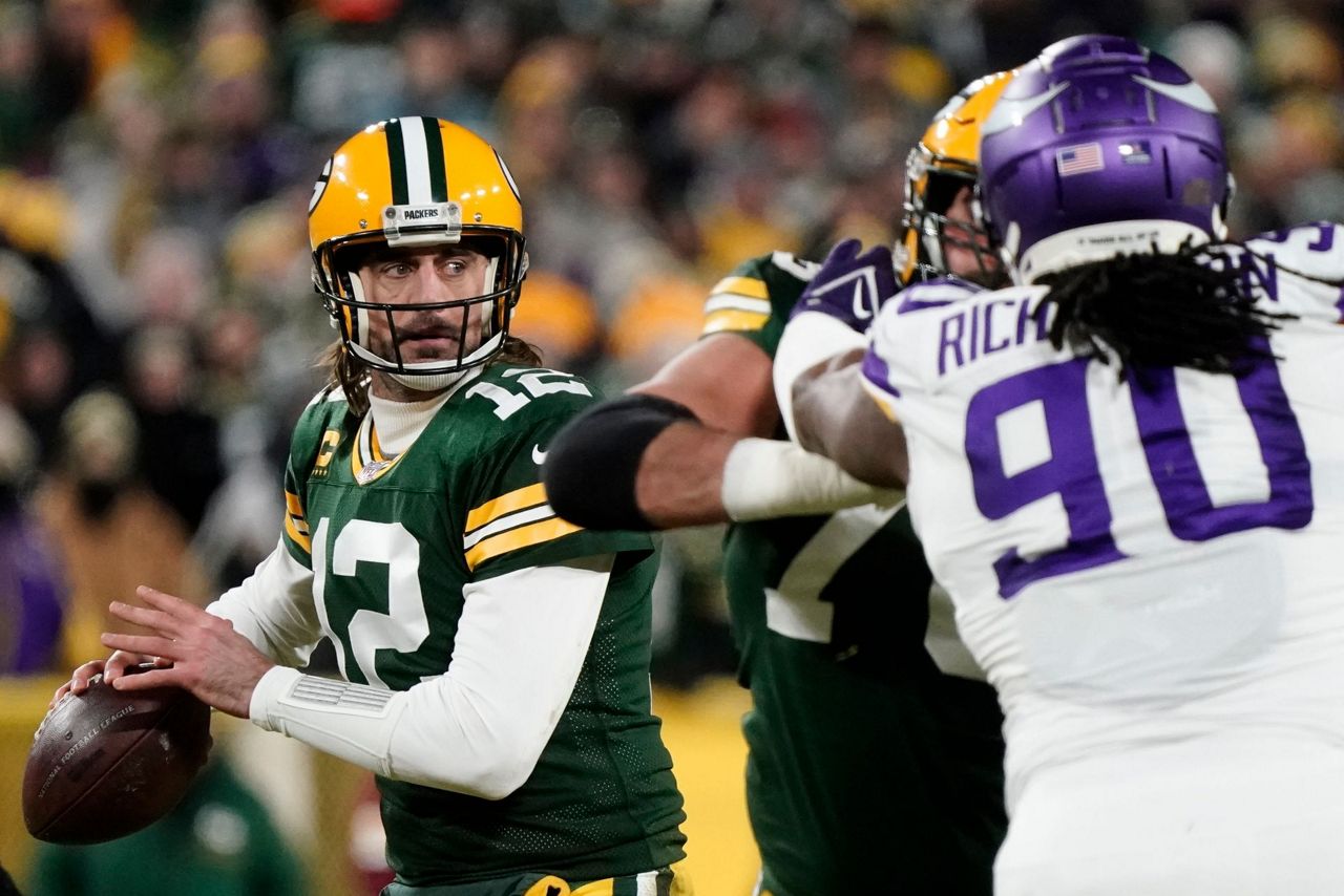 Minnesota Vikings Brett Favre reacts after a play in week 5 of the