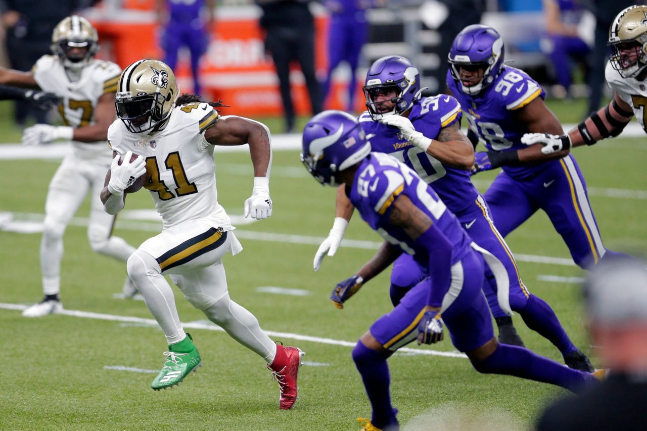 Kamara's 6 TDs tie NFL record; Saints beat Vikings 52-33