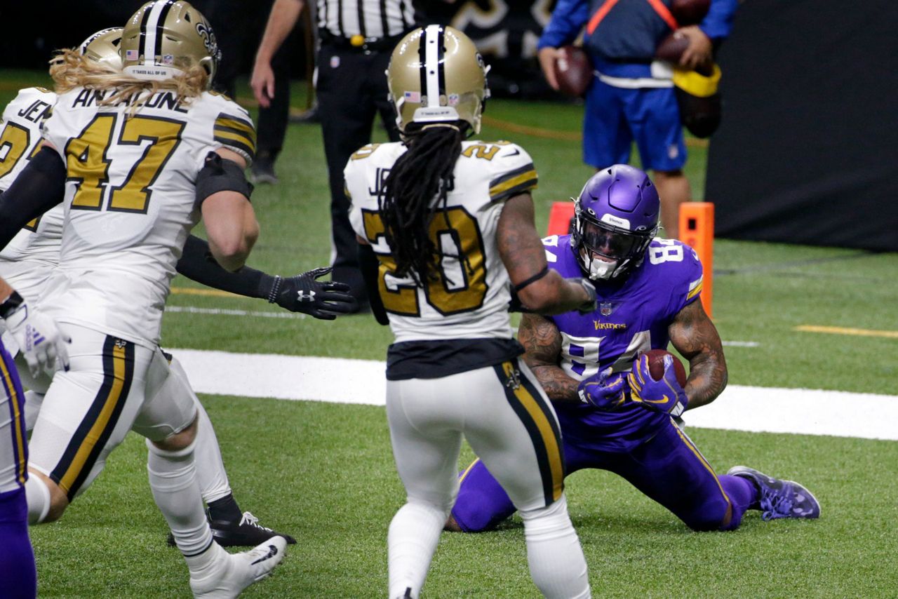 Kamara's 6 TDs tie NFL record Saints beat Vikings 5233