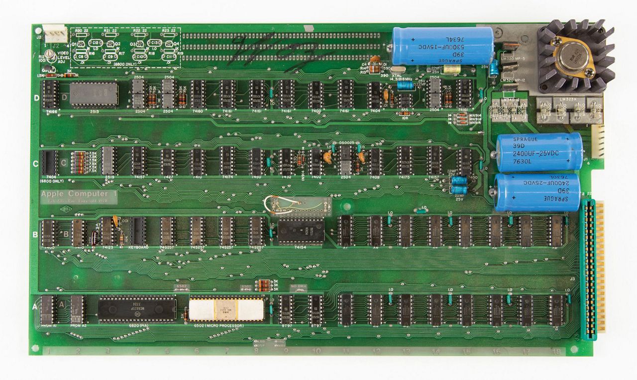 Vintage computer that helped launch the Apple empire is being sold at ...