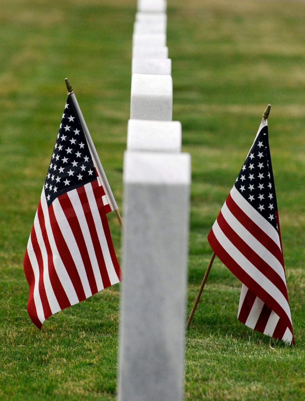 Memorial Day weekend draws crowds and triggers warnings