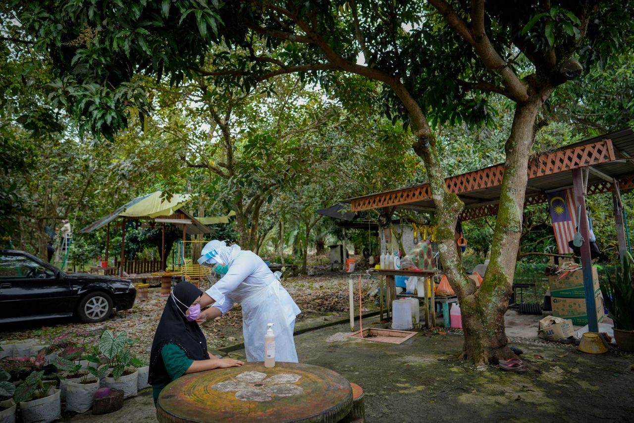 Setelah dimulai dengan lambat, beberapa tingkat vaksinasi Asia sekarang melonjak