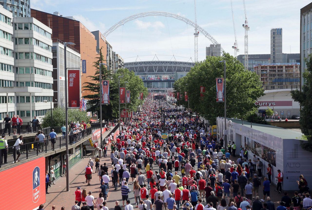 'No zero risk': UK decision to increase Wembley fans debated