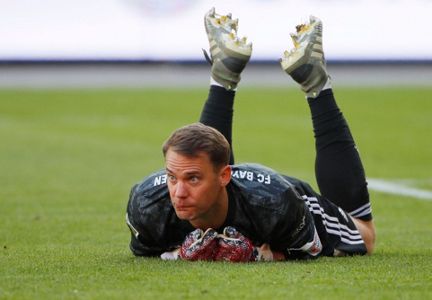 Manuel Neuer And Oliver Kahn, Bayern Munich's Powerful Goalkeeper Union