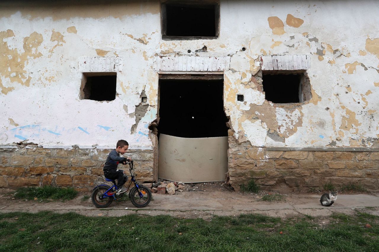 Hungary's poor Roma children struggle with digital education
