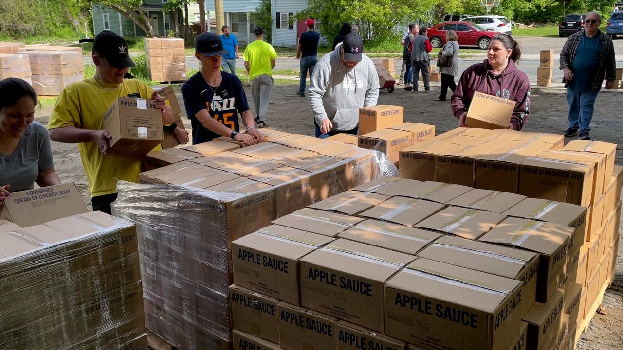 40,000 pound food donation arrives in Berkshire County