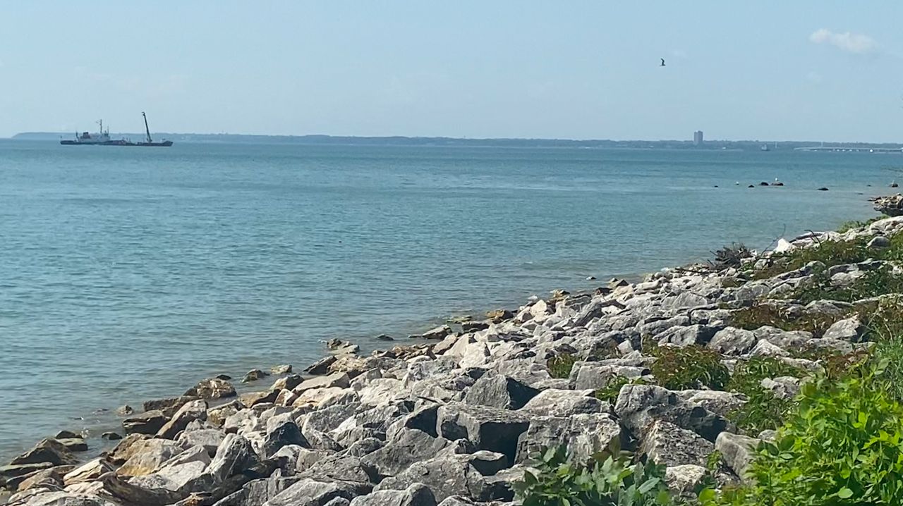 Diver's body is recovered from Lake Michigan shipwreck