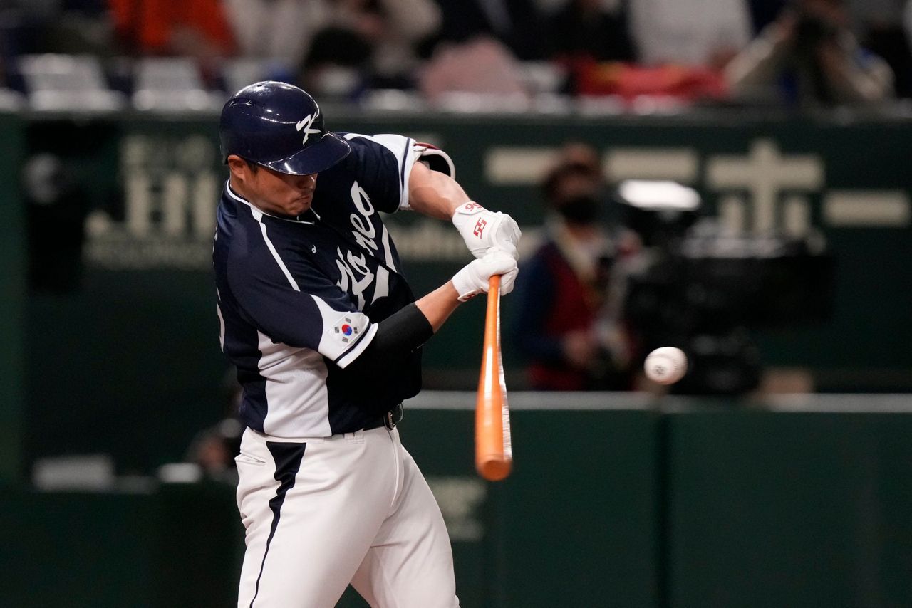 South Korea sets record with 222 rout of China at WBC