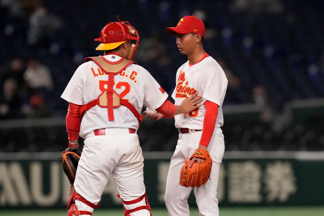 South Korea sets record with 222 rout of China at WBC