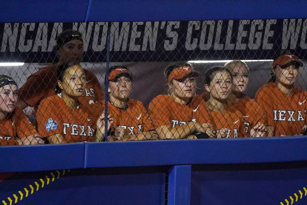 Oklahoma beats Texas, repeats as softball national champs